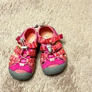 Keen size 8 toddler